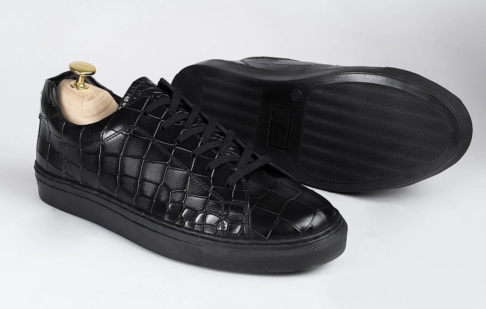 Best Men’s Sneakers: Where Comfort Meets Style