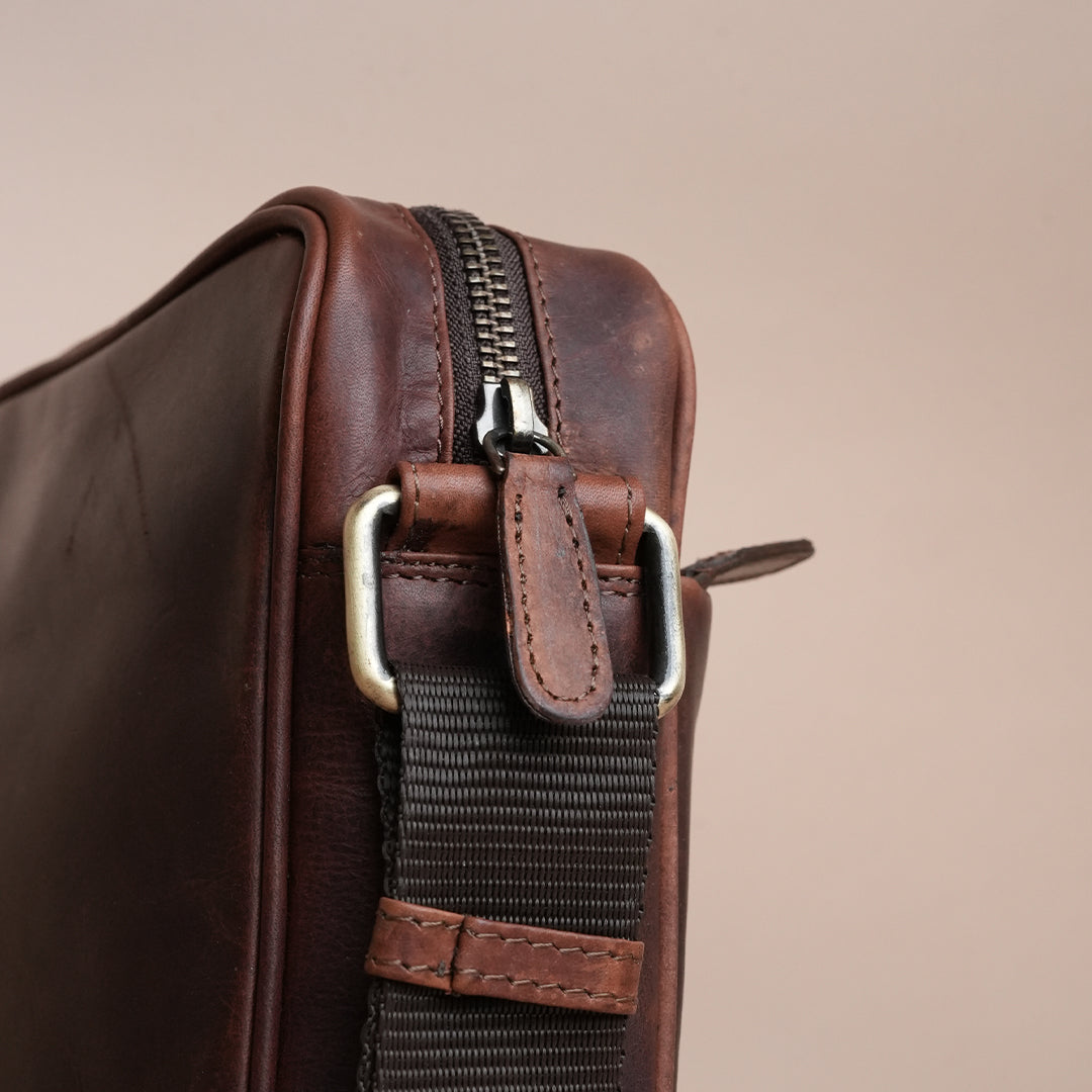 Piel Cuero Brown OilPullUp Laser Work Side Bag – Signature Series