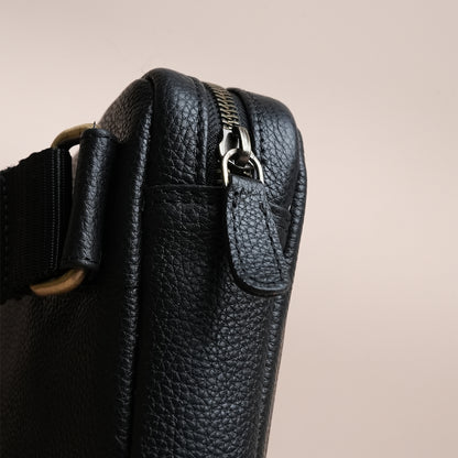 Piel Cuero Black Mild Cross Body Bag in Oil Pull‑Up Leather