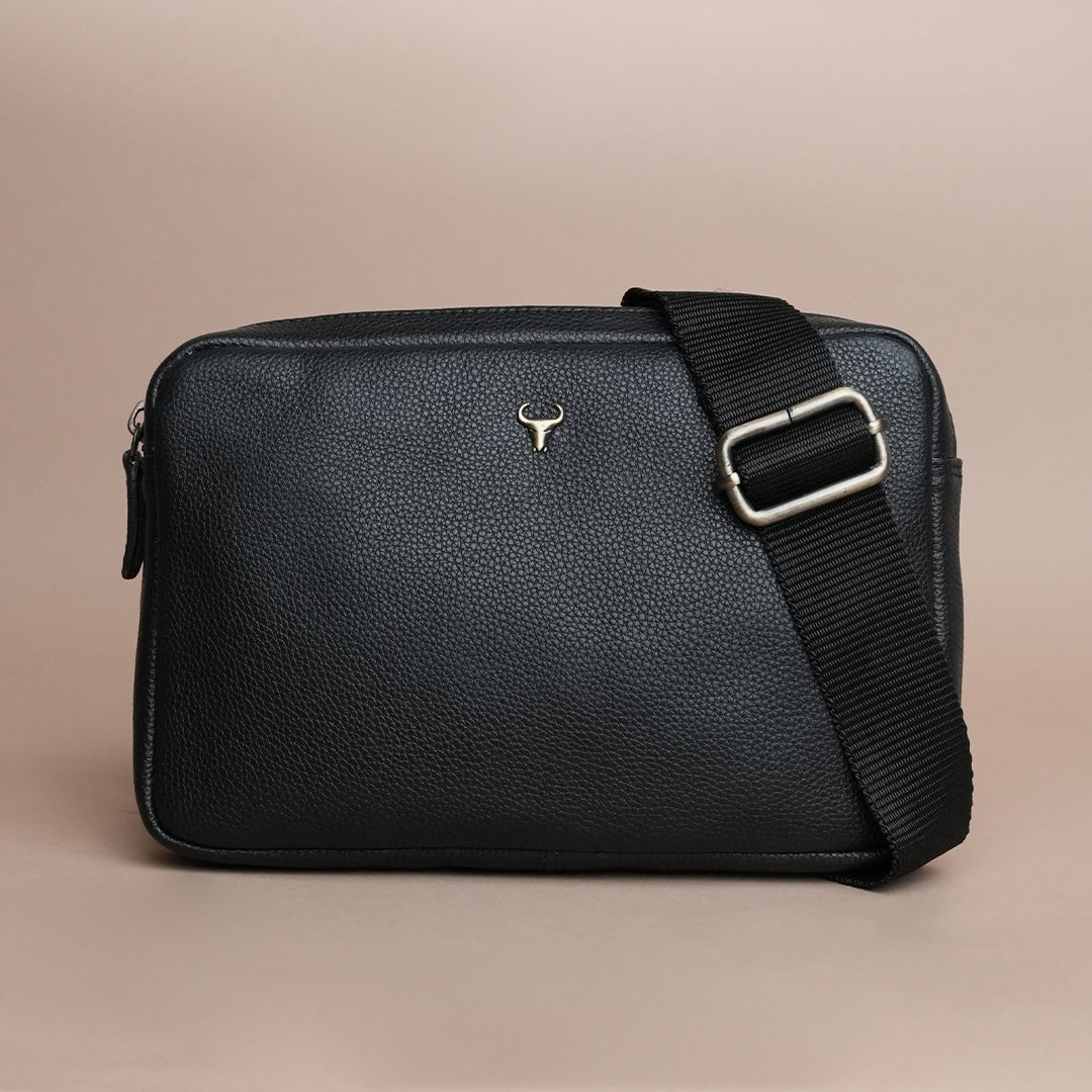 Piel Cuero Black Mild Cross Body Bag in Oil Pull‑Up Leather