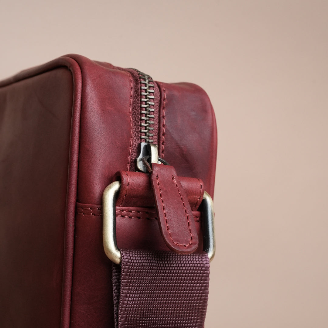 Piel Cuero Red Laser Work Side Bag – Oil Pull‑Up Leather Signature Series