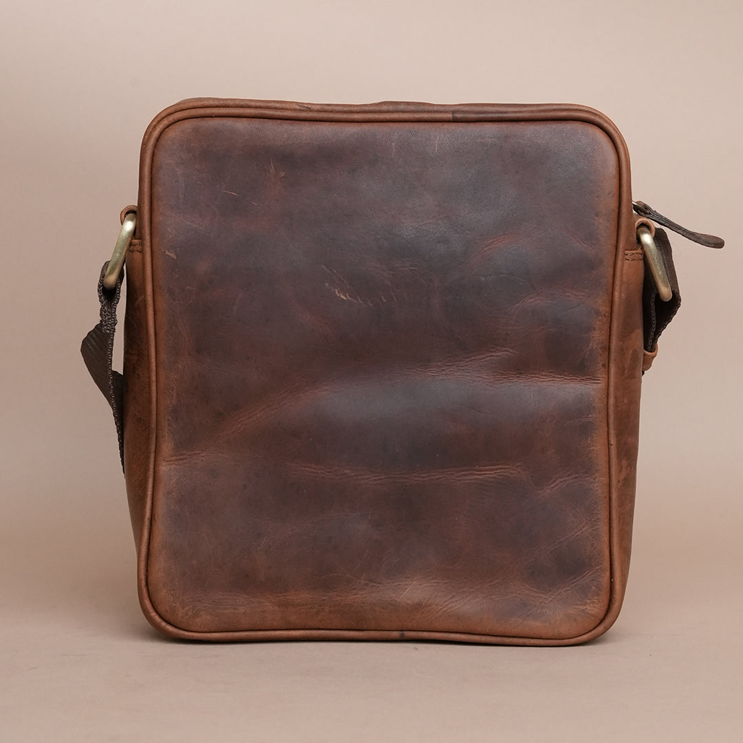 Piel Cuero Tan Oil Laser Side Bag – Oil Pull‑Up Signature Series