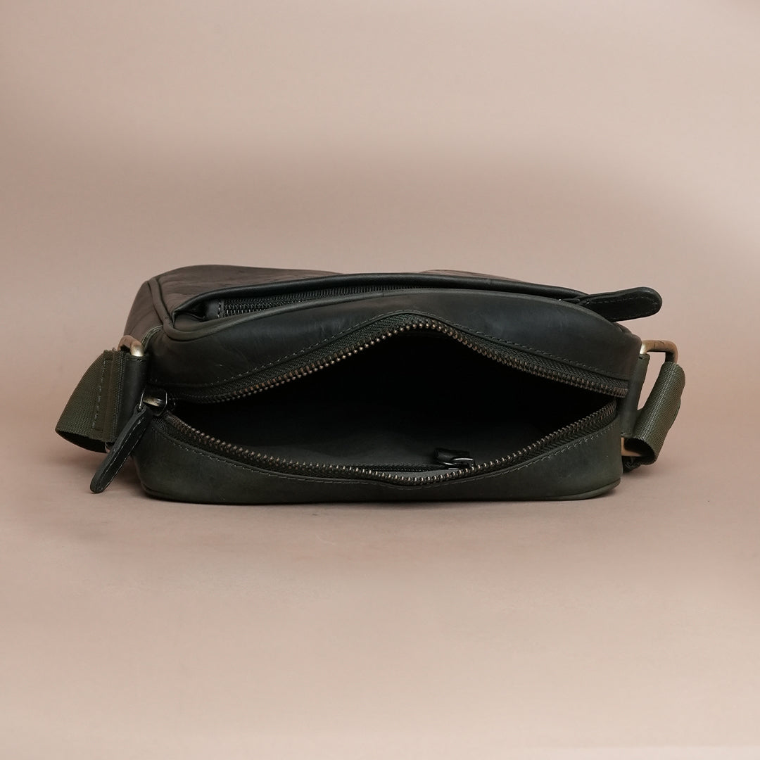 Piel Cuero Bottle Green Laser Work Side Bag – Oil Pull‑Up Leather Signature Series
