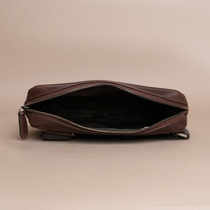 Piel Cuero Brown Mild Cross Body Bag in Oil Pull‑Up Leather