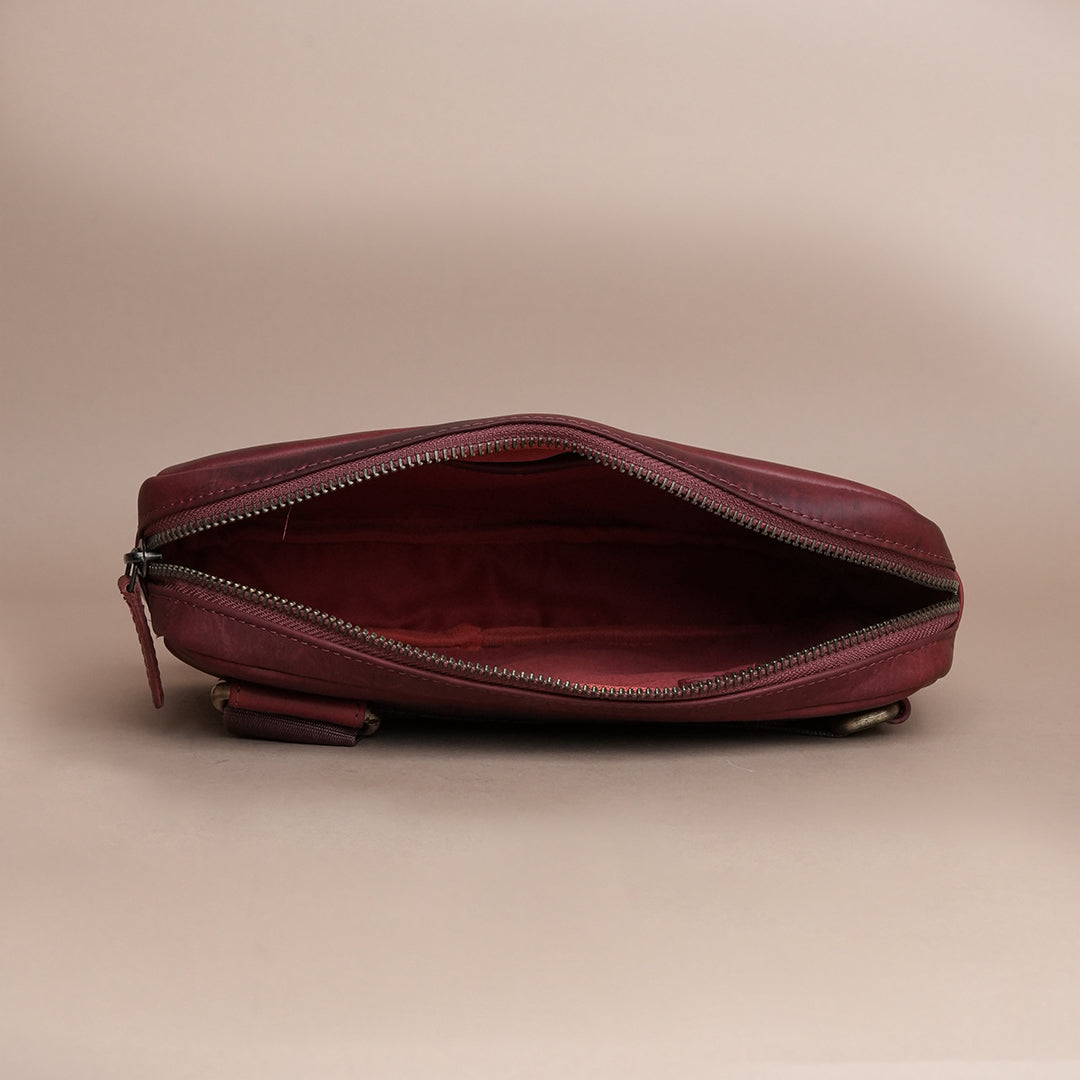 Piel Cuero Brown Mild Cross Body Bag in Oil Pull‑Up Leather