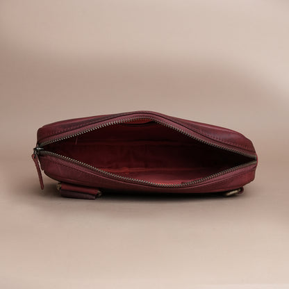 Piel Cuero Brown Mild Cross Body Bag in Oil Pull‑Up Leather