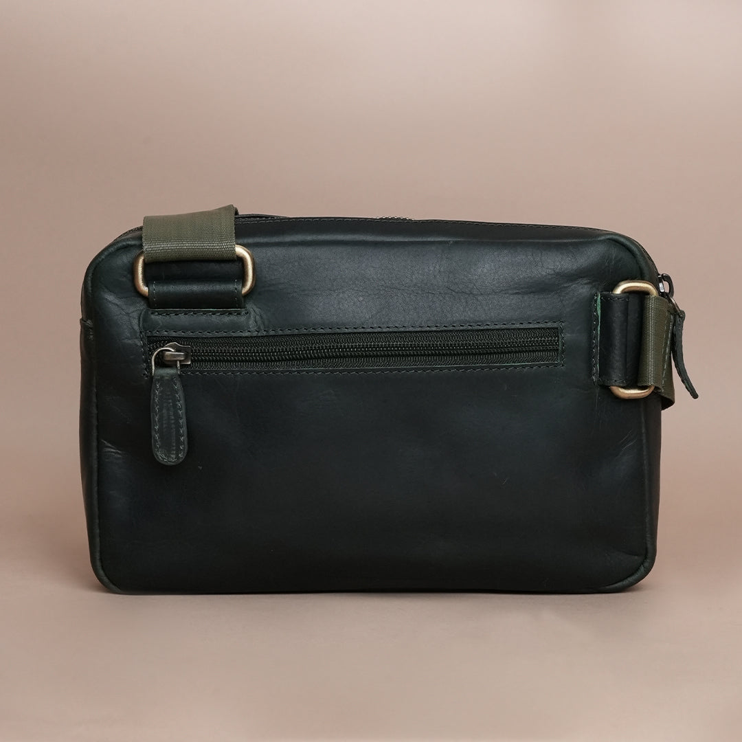 Piel Cuero Green Solder Cross Body Bag in Oil Pull‑Up Leather