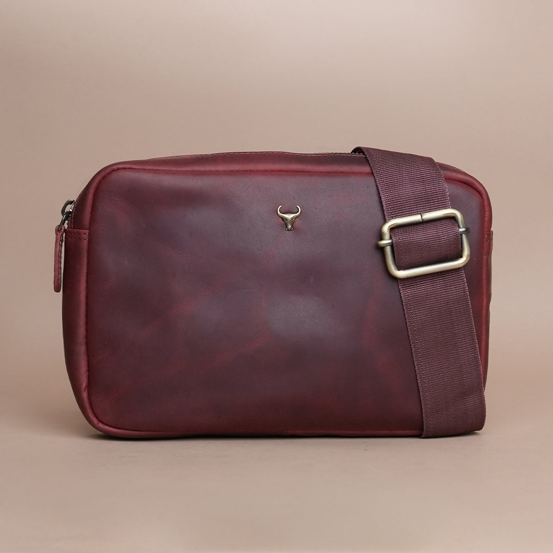 Piel Cuero Brown Mild Cross Body Bag in Oil Pull‑Up Leather