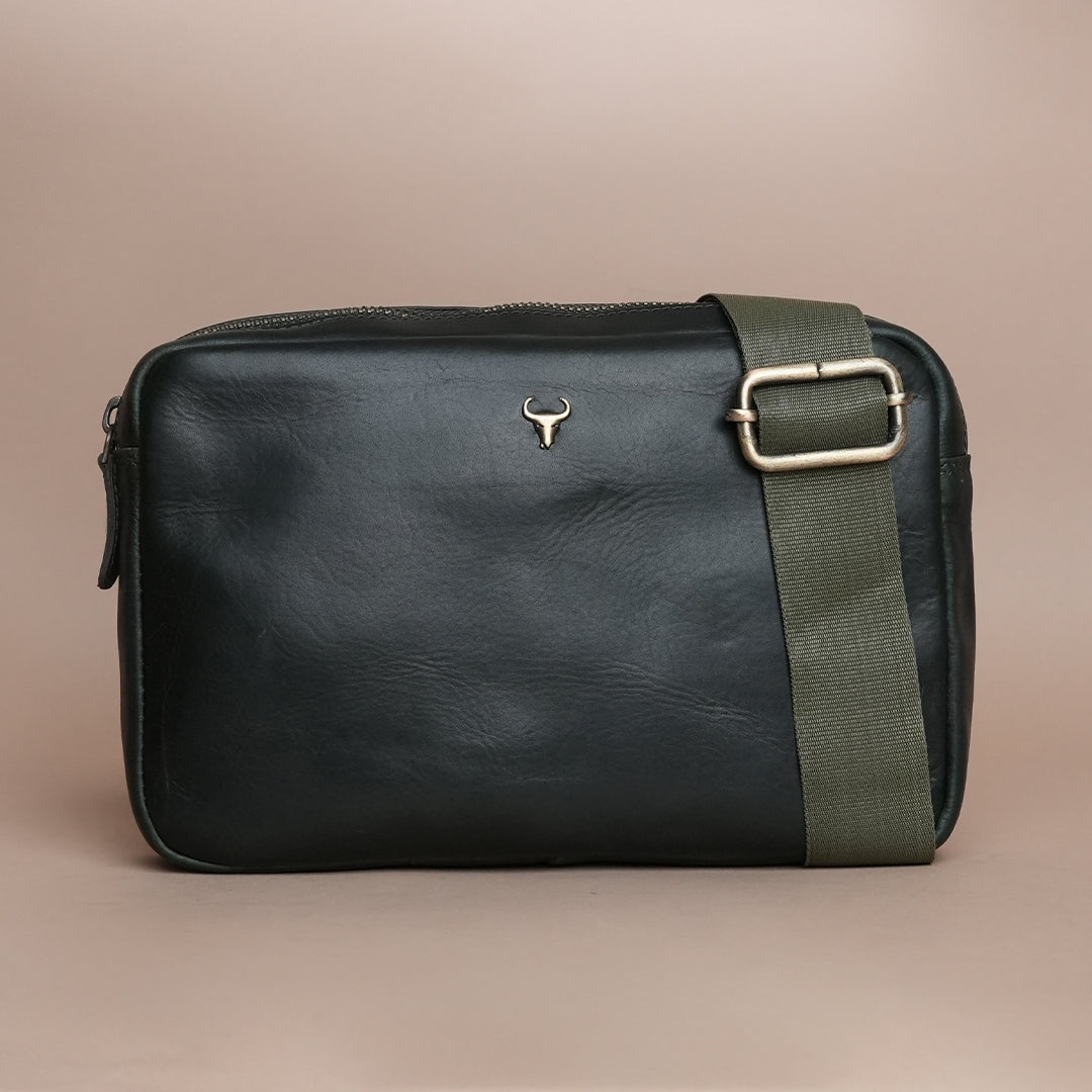 Piel Cuero Green Solder Cross Body Bag in Oil Pull‑Up Leather