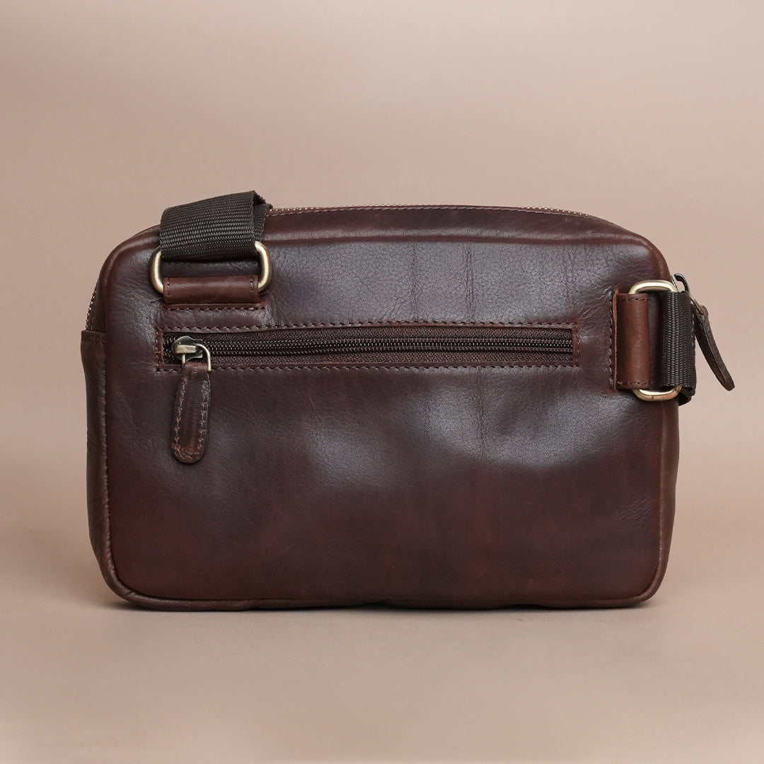Piel Cuero Brown Mild Cross Body Bag in Oil Pull‑Up Leather