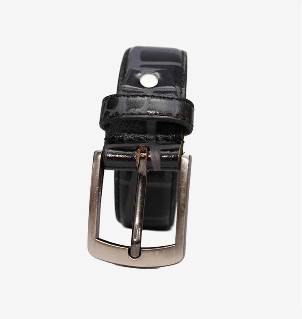 Adjustable leather belt with metal buckle