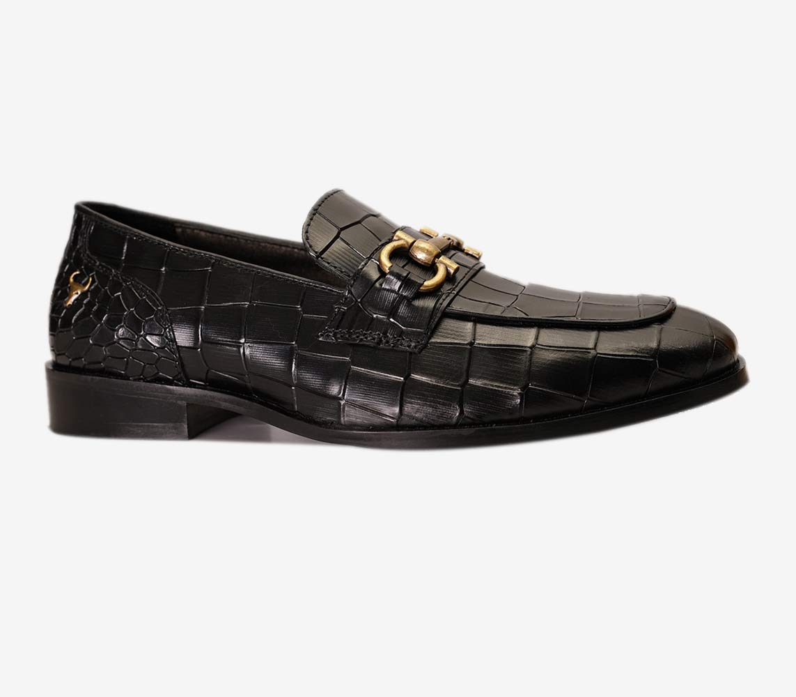 Black elegant leather loafers