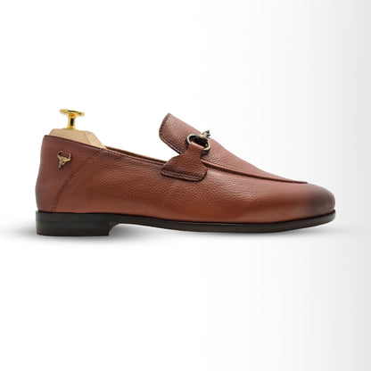 Piel Cuero Brown Leather Loafers: Crocodile Texture with Gold Buckle